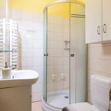 公寓 Big Cosy Retro Apt, Free Parking, 15min Oldtown & Kazimierz - By Homelike *