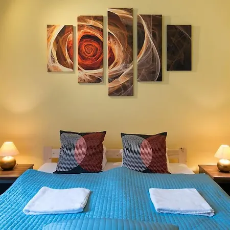公寓 Big Cosy Retro Apt, Free Parking, 15min Oldtown & Kazimierz - By Homelike