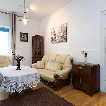 Big Cosy Retro Apt, Free Parking, 15min Oldtown & Kazimierz - By Homelike *